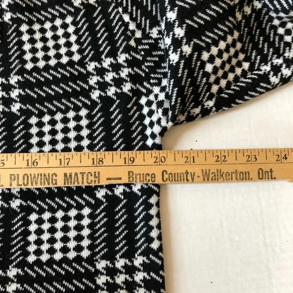 LAVENA 3/4 Length Sleeved Cardigan - Picture 10 of 11